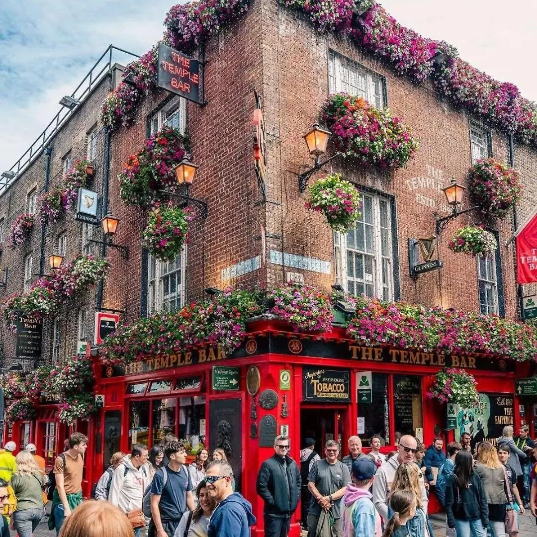 Black Or White En Suite Dublin