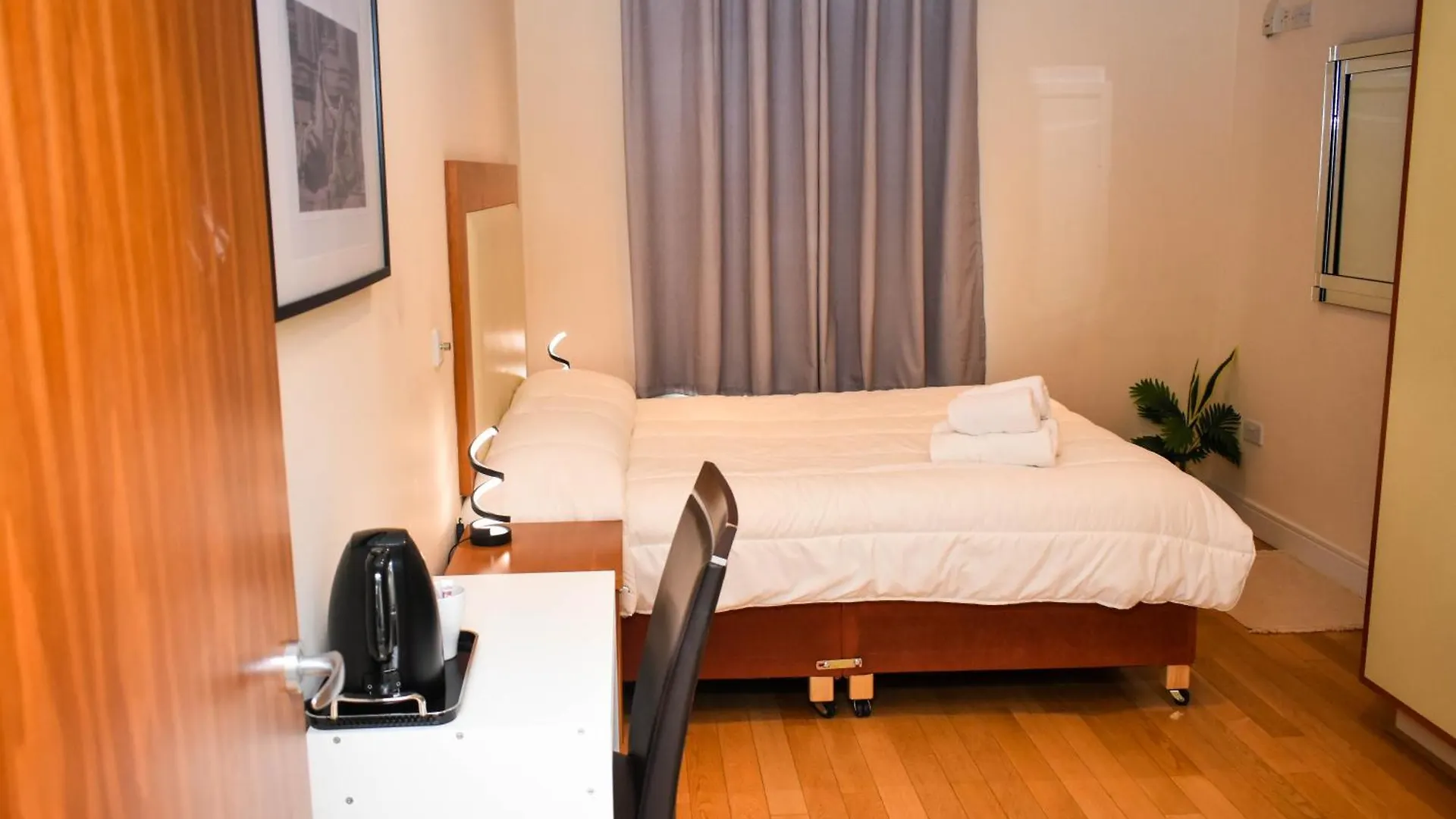 Black Or White En Suite Dublin