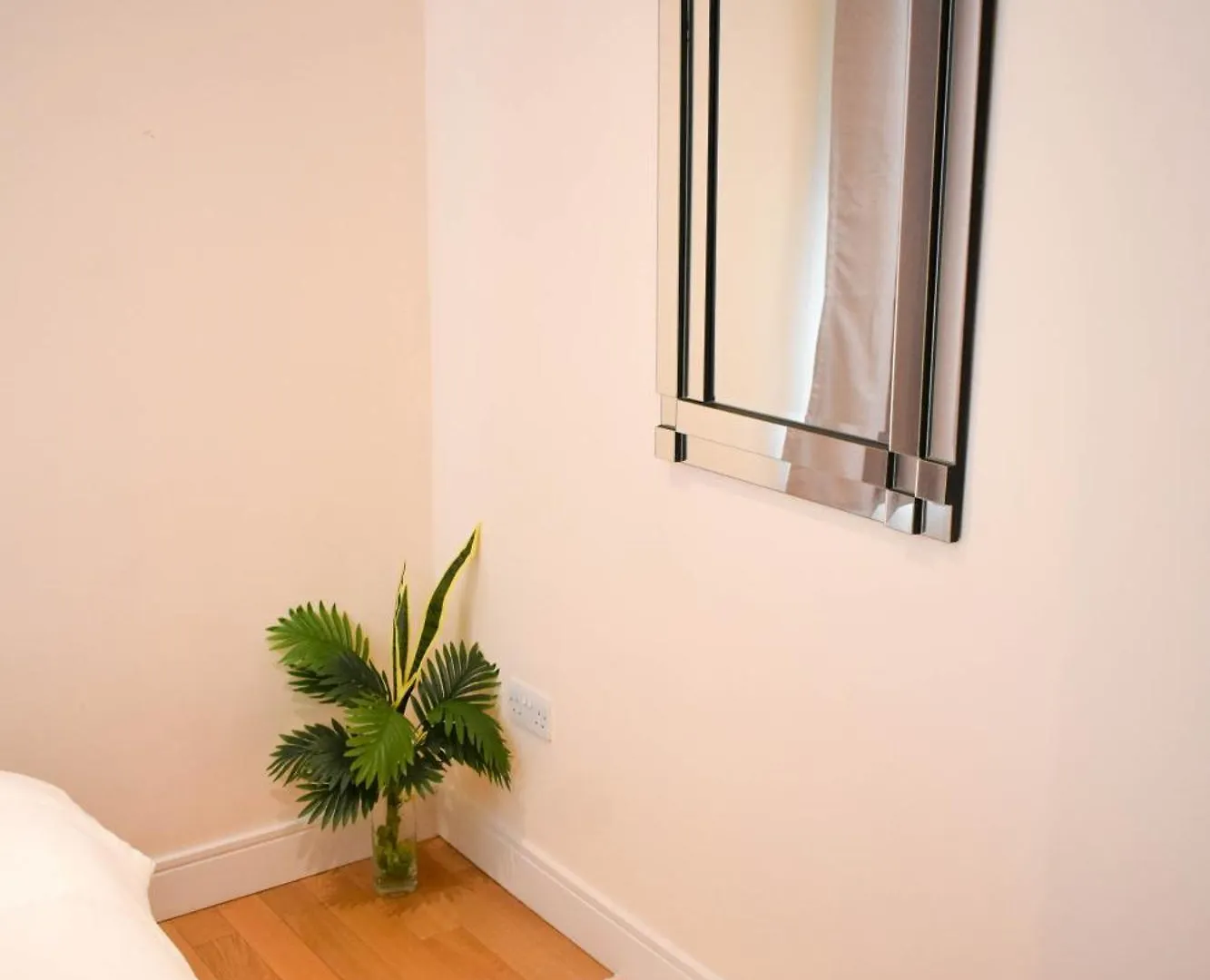 Apartment Black Or White En Suite Dublin Ireland